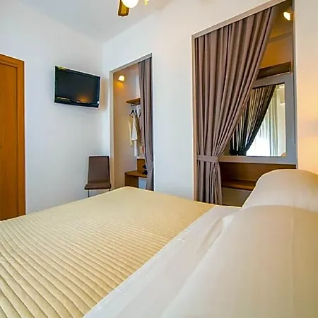 Mediterraneo Hotel&suites 3*