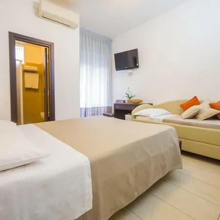 Hotell Mediterraneo &
