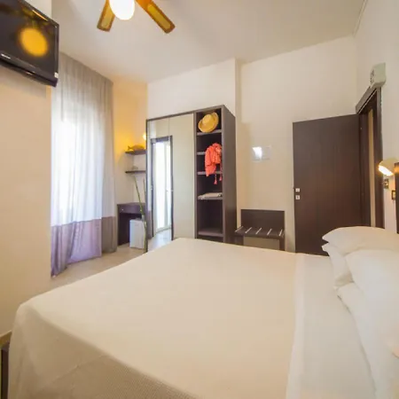 Mediterraneo & ホテル 3*